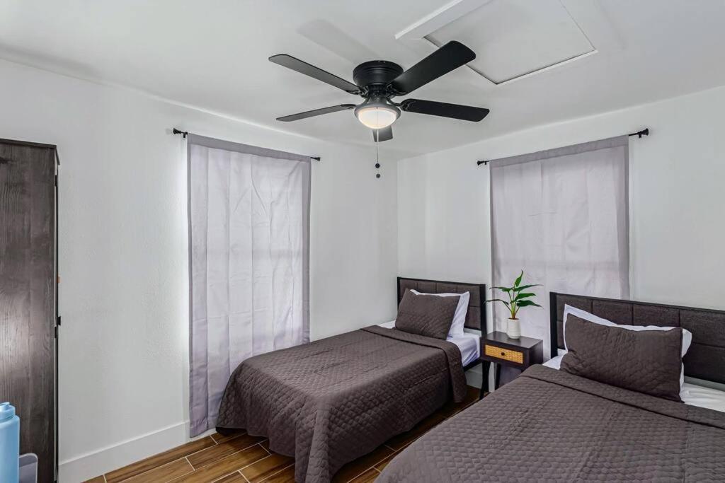 Phoenix Retreat - 2 Bedroom Home With King-Size Bed - 3 Smart Tvs - 10 Min From Airp - Unit A Luaran gambar