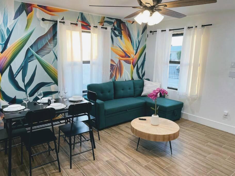Phoenix Retreat - 2 Bedroom Home With King-Size Bed - 3 Smart Tvs - 10 Min From Airp - Unit A Luaran gambar